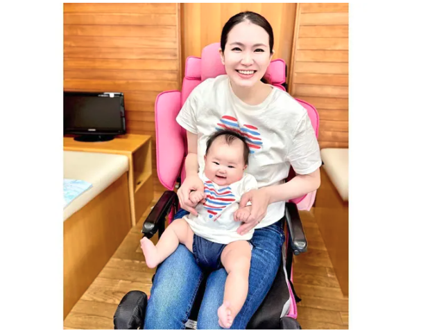 タレント･塚本明里､16歳で原因不明の3つの病気を発症｡週に2回､全身40カ所に麻酔注射を打ちながら､第1子の妊娠・出産､子育てを