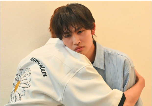 西野（増子敦貴）が元カノとの過去を清算し、北くん（岩瀬洋志）に飛び込みハグ