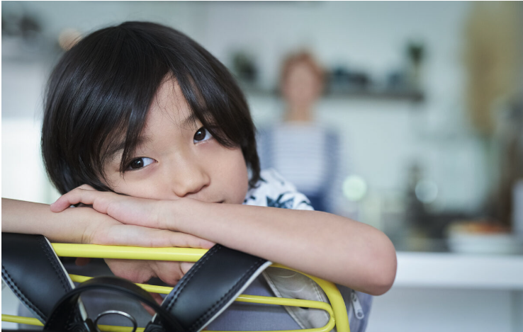 「子育てしている自分の価値を認めてほしい」子育て中のイライラや不安との向き合い方／小児精神科医・内田舞先生インタビュー