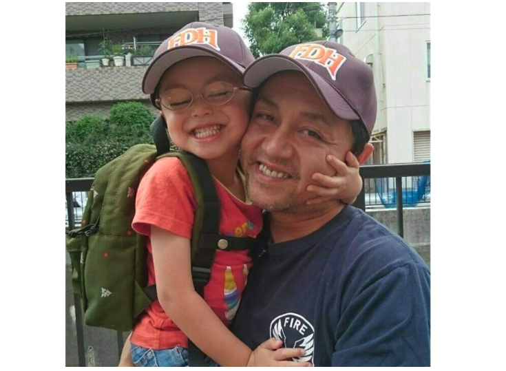 家族性滲出性硝子体網膜症の息子のため、夫婦で決めた「一人っ子にしよう」…両目が見えないまま遊ぶ姿に、父が自覚した“かわいそう”の価値観