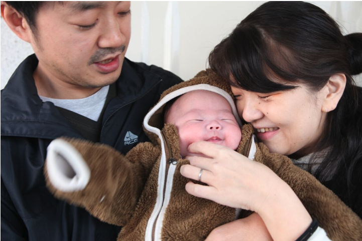 送別会帰りに受けた『ヨメ死去』の連絡――結婚から1年4カ月での別れと、シングルファザーの「もし僕が死んでしまえば…」の想い